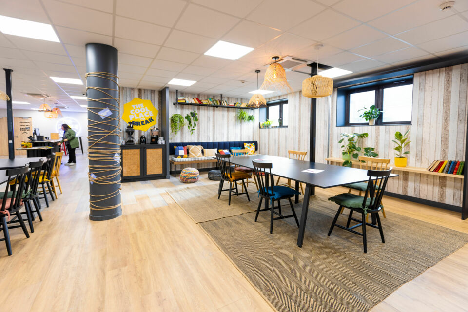 ABC Salles - Droits réservés - The people, espace coworking tout-en-un est votre adresse incontournable pour organiser un évènement professionnel et profitez de la beauté de la région normande et plus particulièrement Deauville et ses environs.  