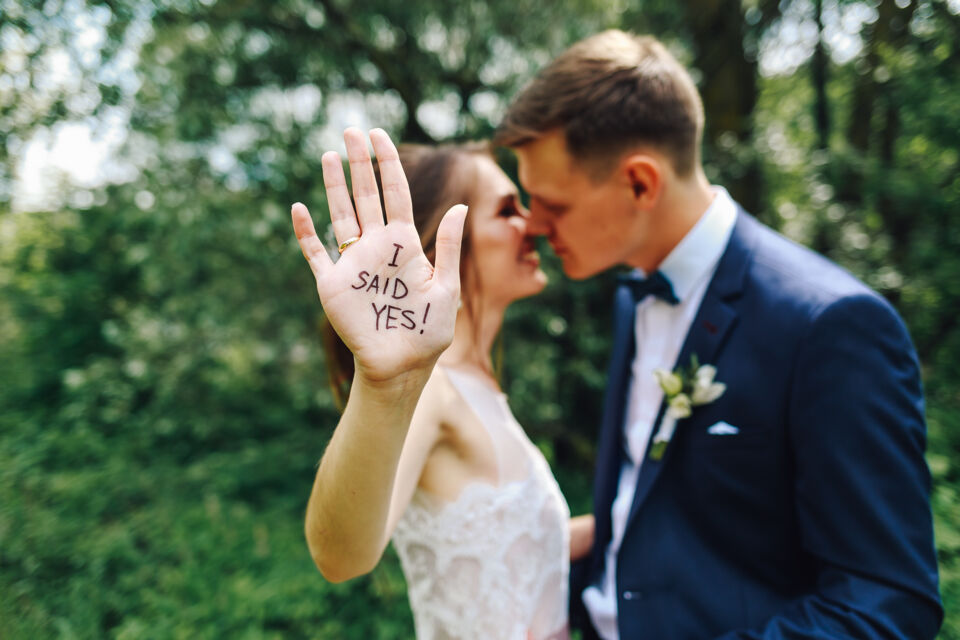Adobe Stock - Photo d'illustration - Quand les étoiles s’alignent et que le destin sourit, un mariage surprise se dévoile, laissant place en premier lieu à l’effet kiss kool puis à l’amour et à l’éternité.