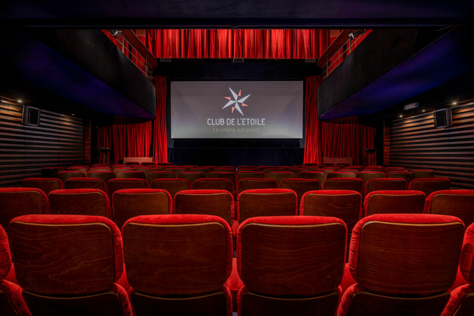 ABC Salles - Droits réservés - Une salle de cinéma avec un décor bien soigné et un équipement à la pointe de la technologie, Club de l’Etoile ne peut que rejoindre votre cause.