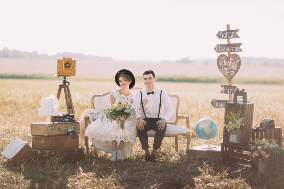 Adobe Stock - Photo d'illustration - Phonographe, polaroïd et autres joyeusetés d'un autre temps sont les bienvenus pour l'animation réussie d'un mariage vintage.