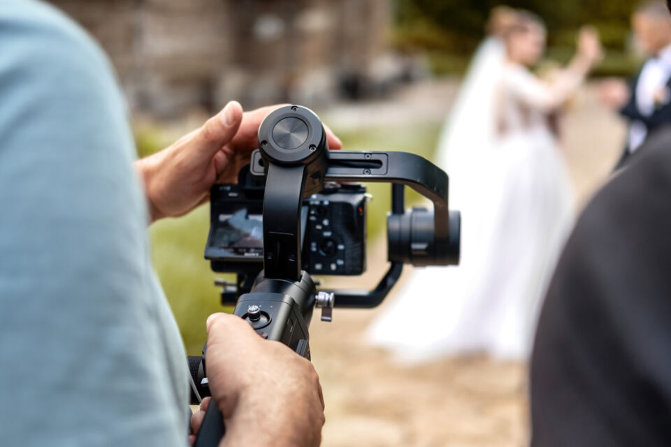 Adobe Stock - Photo d'illustration - Une réception de mariage à la fois physique et digitale est une tendance ayant le vent en poupe qui facilite la présence de tous les invités même ceux à l'autre coin du monde. 