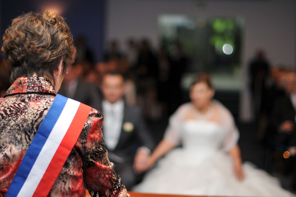 Adobe Stock - Photo d'illustration - La dissolution de l'Assemblée nationale par Emmanuel Macron et les élections législatives anticipées qu'elle entraîne peuvent perturber les mariages civils prévus.<br>