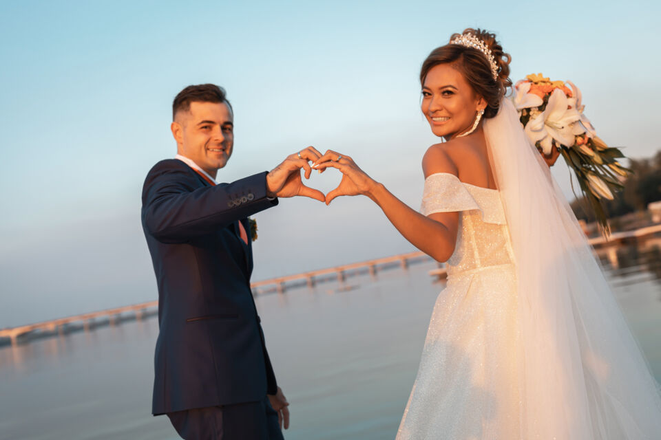Adobe Stock - Photo d'illustration - Lorsque l'on se marie à l'étranger, il faut demander s'occuper de la transcription de l'acte de mariage sur le registre français afin d'éviter les tracas administratifs dans l'avenir.