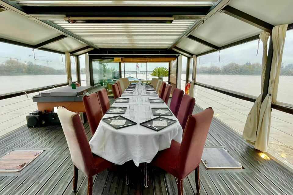 ABC Salles - Droits réservés - La Péniche Naturaflo est un lieu original et unique pour la location d'espaces à Bordeaux, avec une ambiance chaleureuse et son cadre exceptionnel, propice à la création de souvenirs inoubliables.  