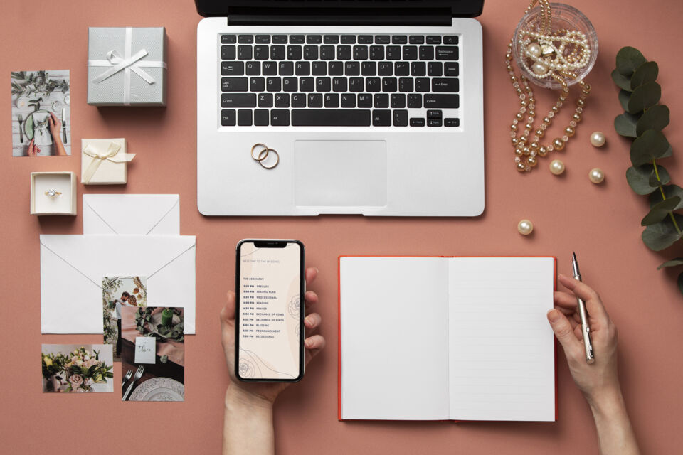 Freepik - Photo d'illustration - Pour créer une liste de mariage réussie, il est important de réfléchir à vos besoins et à vos envies, de choisir un support en ligne pour la gestion de votre liste, et de la partager avec vos proches.