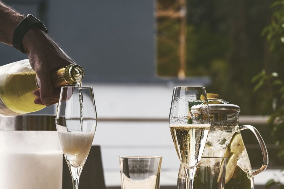 Pixabay - Photo d'illustration-  Apporter une atmosphère magique à son vin d'honneur est nécessaire pour en garantir le succès. De sa réussite peut découler toute l'ambiance de la réception de mariage qui suivra. 
