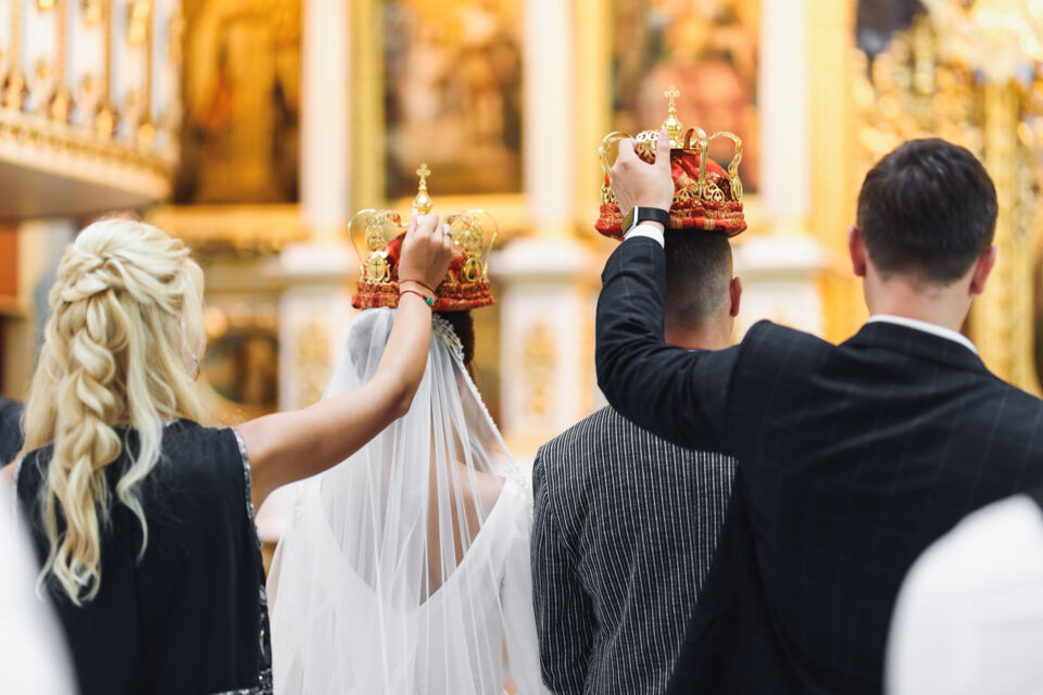 Freepik - Photo d’illustration -  Les exigences concernant les témoins d'un mariage religieux et la nécessité du sacrement du baptême varient considérablement entre les différentes traditions religieuses