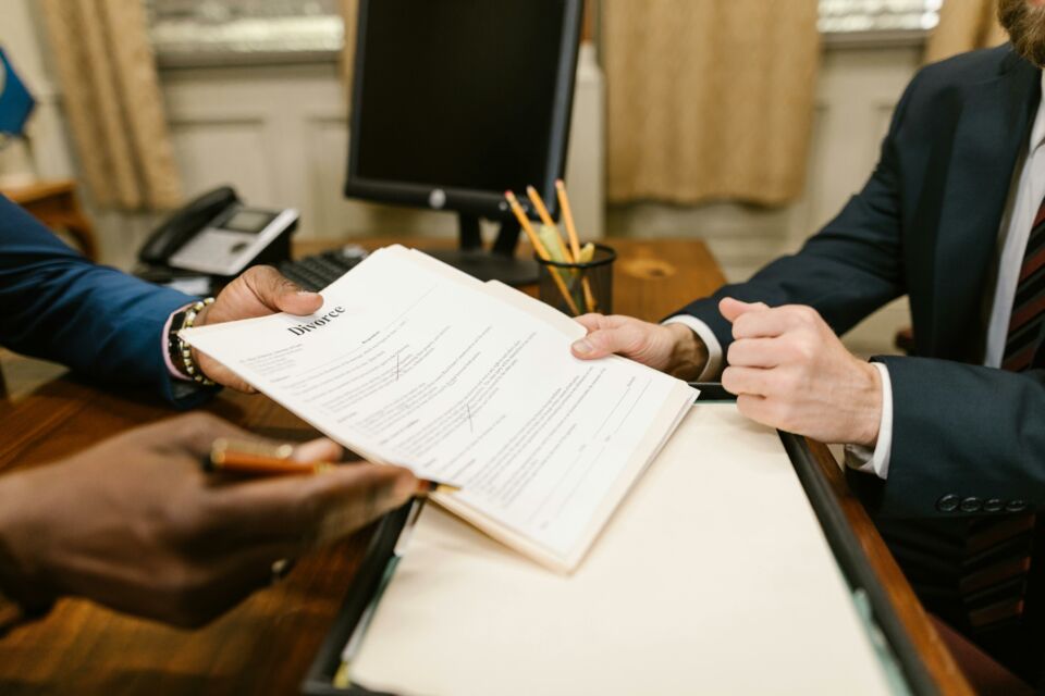 Pexels - Photo d'illustration- Le guet, ou acte de divorce religieux, est nécessaire pour libérer les conjoints du lien matrimonial selon la loi juive.