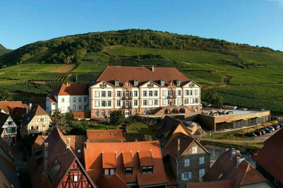 ABC Salles - Droits réservés - Dominant les vignobles vallonnés qui entourent l'établissement, L'Hôtel Val-Vignes, niché au cœur du pittoresque village de Saint-Hippolyte en Alsace, est un lieu idéal pour célébrer des événements festifs inoubliables.  