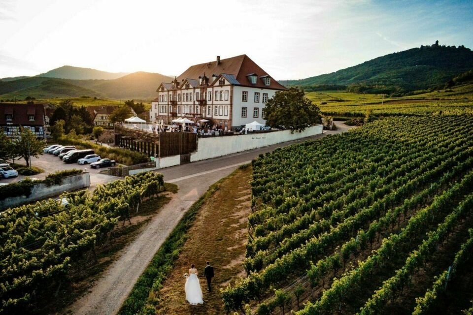 ABC Salles - Droits Réservés - Dominant les vignobles vallonnés qui entourent l'établissement, L'Hôtel Val-Vignes, niché au cœur du pittoresque village de Saint-Hippolyte en Alsace, est un lieu idéal pour célébrer des événements festifs inoubliables.  
