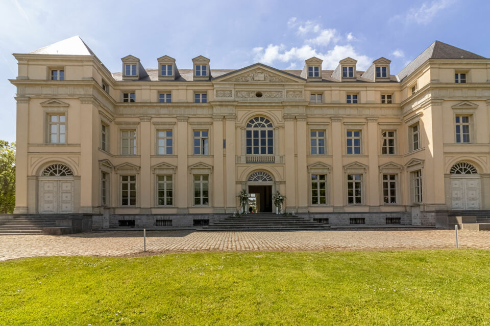 ABC Salles - Droits réservés - ABC Salles - Droits réservés - Le Château d'Avelin, un joyau des Hauts-de-France se dresse fièrement au milieu d'un parc verdoyant, créant une atmosphère de luxe et de sérénité offrant un un cadre somptueux et historique pour divers événements.   