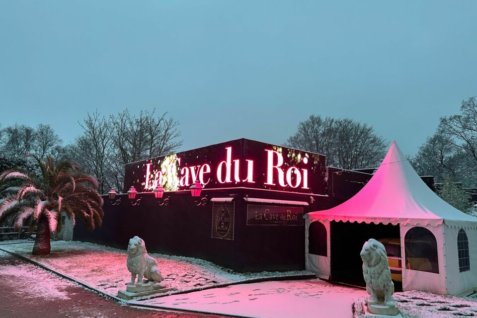 ABC Salles - Droits réservés - Lieu de réjouissance et de divertissement par excellence, Le Club by La Cave du Roi vous ouvre ses portes à Brix pour célébrer les temps forts de vos fêtes privées et professionnelles.   