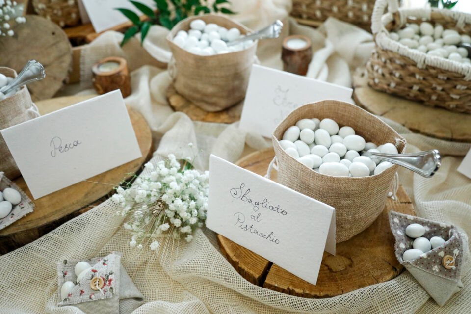 Adobe Stock - Photo d'illustration - Les dragées, des confiseries vedettes des mariages et baptêmes, offertes en guise de remerciement aux invités et dont l'origine remonte à des temps anciens.