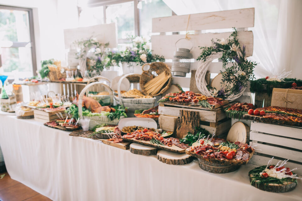 Adobe Stock - Photo d’illustration - Le buffet de mariage est bien plus qu'un simple repas, c'est une tradition culturelle qui célèbre la diversité et l'unité à travers le monde.