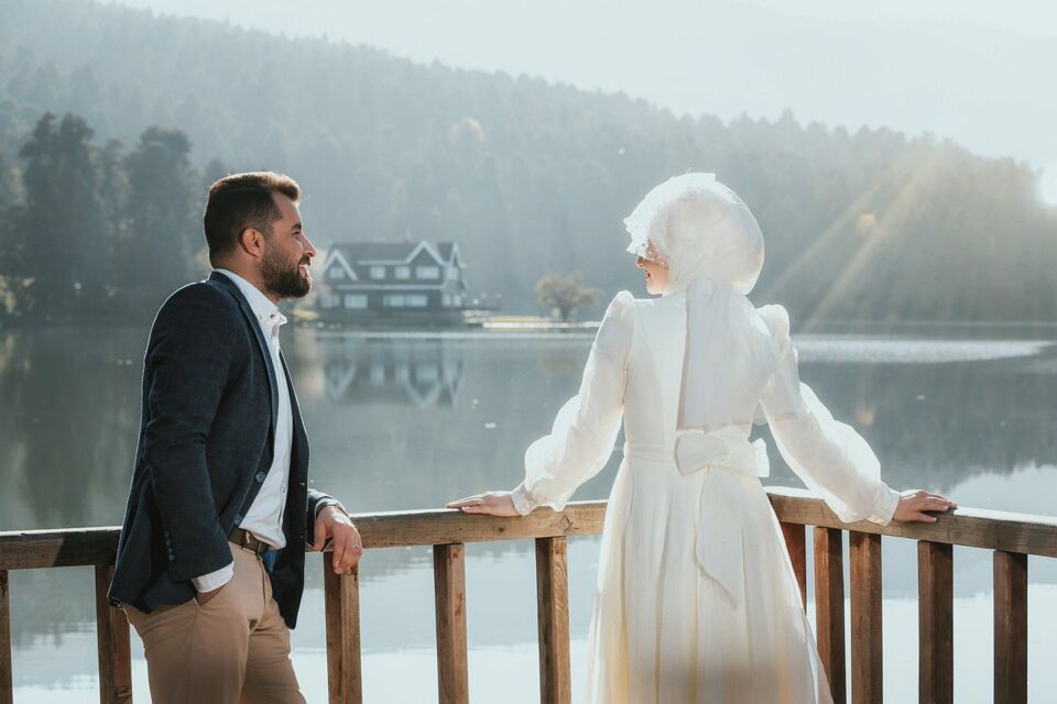 Pixabay - Photo d'illustration - Le hijab consiste à envelopper le voile autour de la tête, en couvrant soigneusement les cheveux, le cou et les épaules. Un accessoire essentiel aux mariées de confession musulmane.