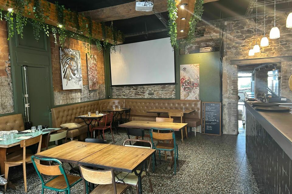 ABC Salles - Droits réservés - La Fav, situé dans le 5e arrondissement de Lyon, offre un cadre cosy et élégant, parfait pour un petit déjeuner d’affaires alliant cuisine française raffinée et ambiance détendue.