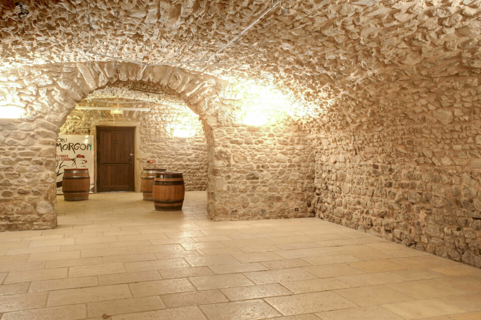 ABC Salles - Droits réservés - Idéal pour une dégustation de vins de la région, Le Caveau de Morgon à Villié-Morgon est parfait pour rassembler ses collaborateurs le temps d’une expérience de partage et de convivialité autour des grands crus du Beaujolais.