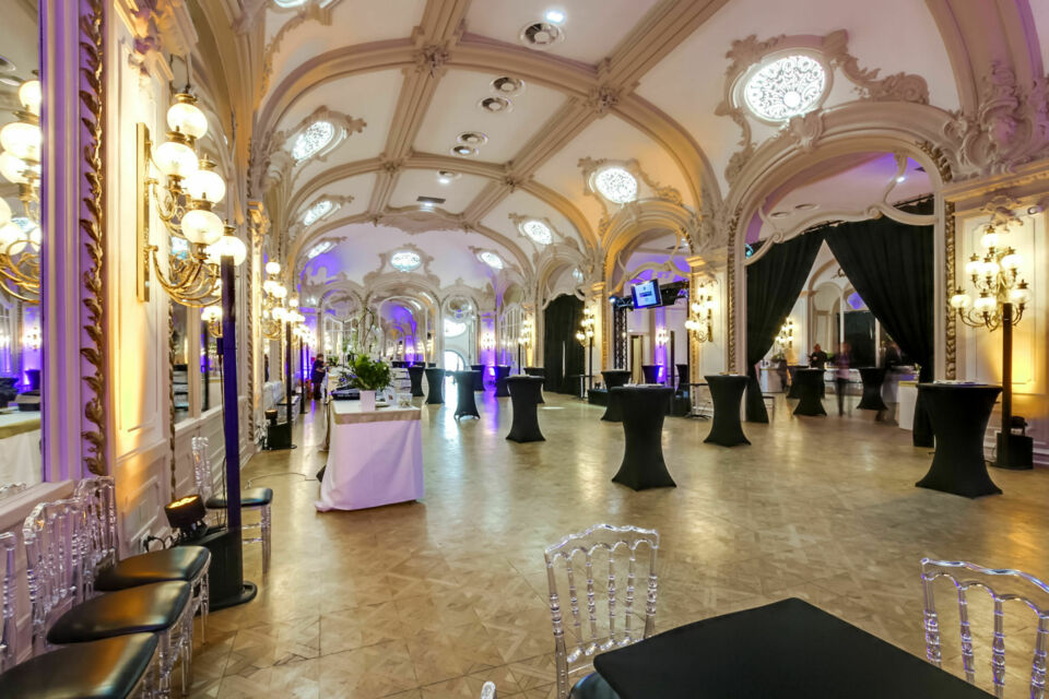 ABC Salles - droits réservés - Situé au cœur de la ville historique de Reims, le Salon Degermann se distingue comme lieu somptueux au décor unique,idéal pour des événements mémorables, qu’ils soient professionnels ou privés. 