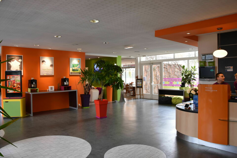 ABC Salles - droits réservés - Dans un cadre féérique, haut en couleur, Hôtel Ibis Styles Besançon Dans un cadre féérique, haut en couleur, l’Hôtel Ibis Styles Besançon, vous accueille pour des fêtes célébrées dans un décor enchanteur.  