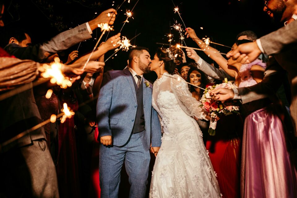 Adobe Stock - Photo d'illustration - Si pour certains le mariage express ou ne comprenant qu'une journée de festivité les comblent de joie, pour d'autres une seule fête pour le beau jour de leur vie ne suffit pas.