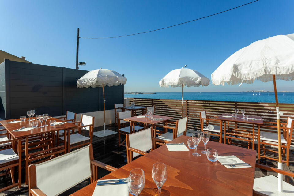 ABC Salles – DR – Amusez-vous ou prélassez-vous sous le soleil de Marseille ou en intérieur entouré de vos amis, au V&V. En plus de plusieurs prestations, l’établissement offre une splendide vue sur la Mer Méditerranée.  
