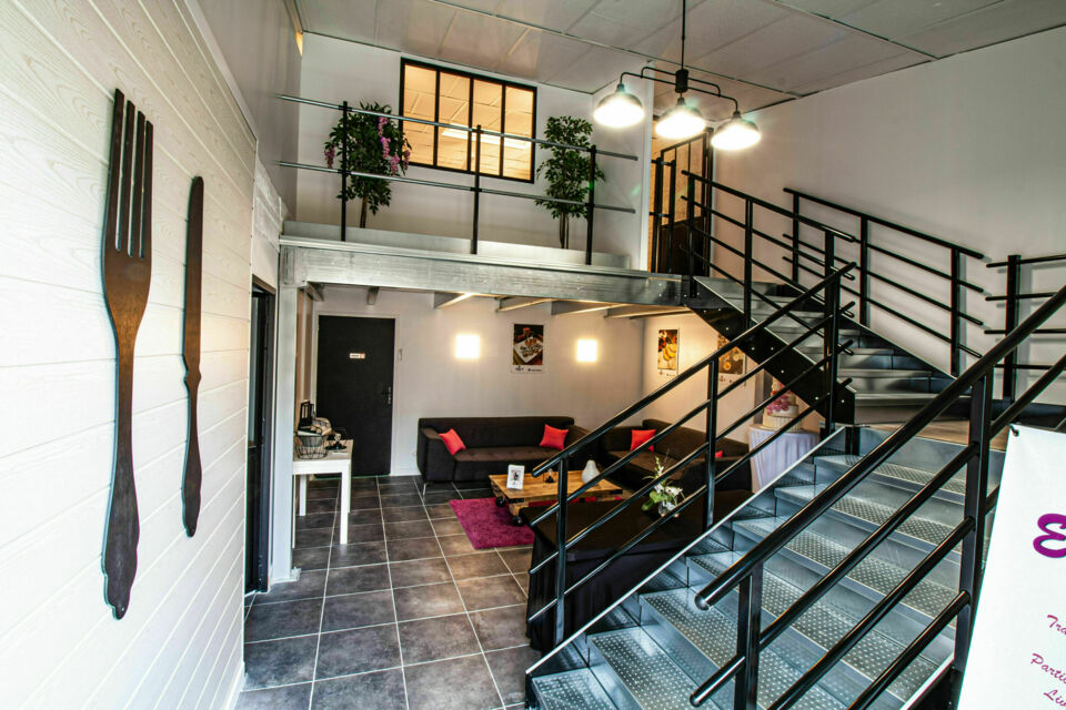 ABC Salles – DR – Le Loft By Event Traiteur fait partie de ces établissements chaleureux et bien équipé pour tous vos temps forts à célébrer. 