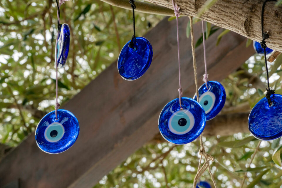 Adobe Stock - Photo d'illustration - Moment heureux et censé être unique dans une vie, le mariage se doit être protégé du mauvais sort. Du bleu, des yeux et des grigris : nombreux sont les couples à confier leurs noces à des porte-bonheurs.&nbsp;