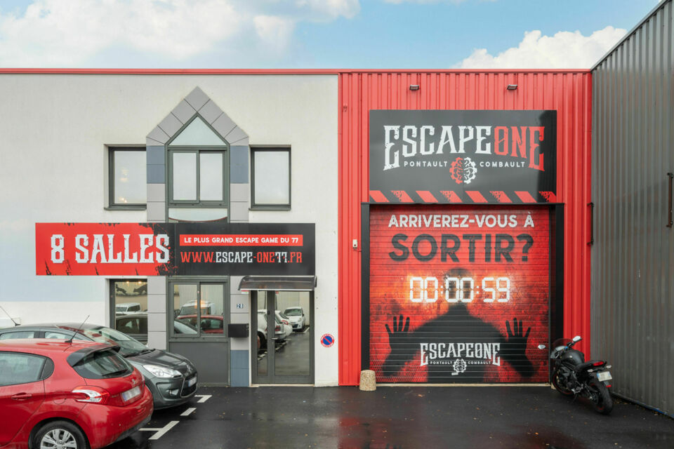 ABC Salles - droits réservés - Établi dans un cadre immersif et captivant, Escape One 77 à Pontault-Combault propose des expériences d'escape Game où les participants doivent résoudre des énigmes pour s'échapper d'une pièce thématique dans un temps imparti.