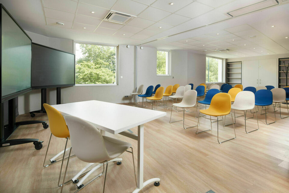 ABC Salles – DR - Hôtel Campanile Nantes Centre - Saint-Jacques : un choix stratégique pour vos séminaires, avec des salles de réunion modernes, un accès direct au centre-ville et des espaces détente pour favoriser les échanges et la cohésion d'équipe. 