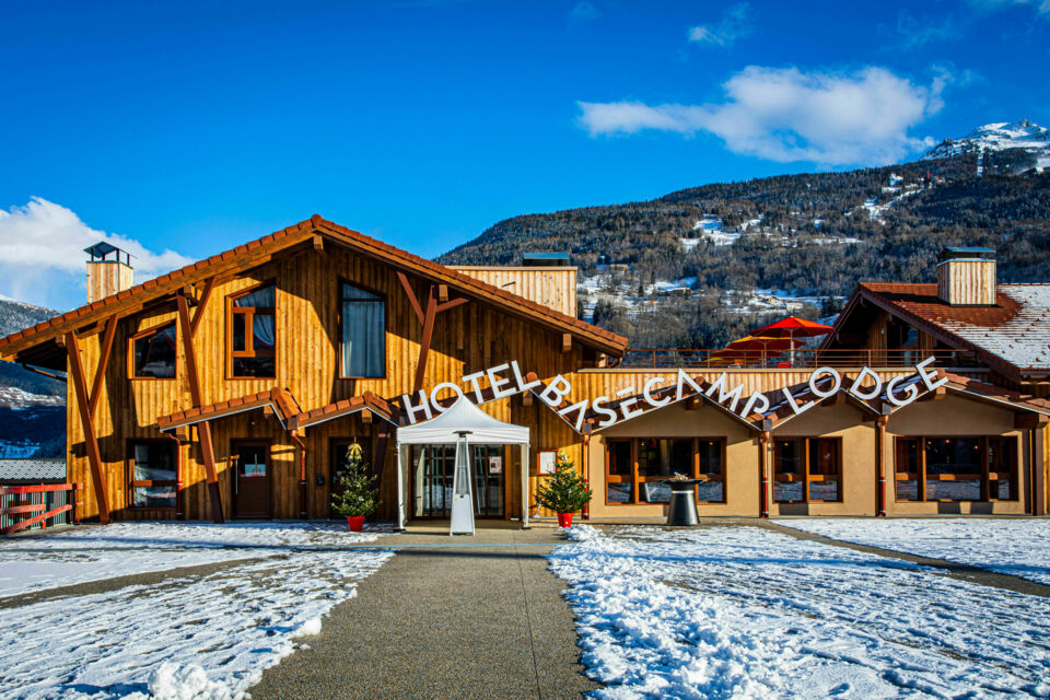 ABC Salles - Droits réservés - Hôtel nouvelle génération au cœur des Alpes, Le Base Camp Lodge Bourg-Saint-Maurice est un lieu de choix pour vos fêtes sur le thème Alpinisme & Montage.   