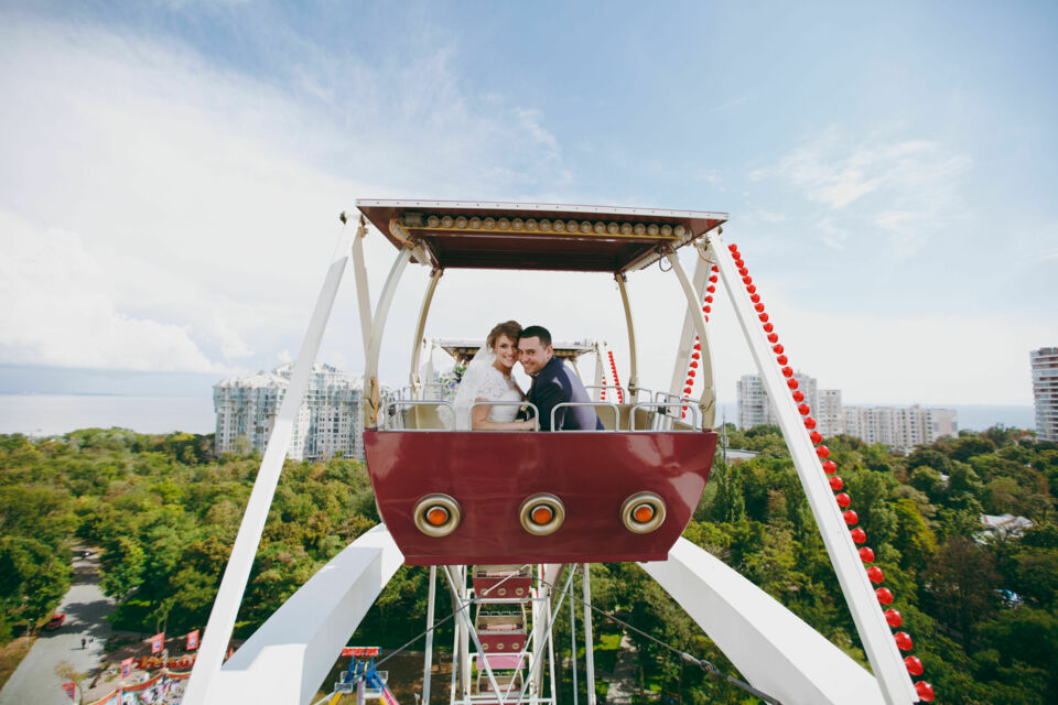 Adobe Stock - Photo d'illustration - Intégrer l’univers joyeux des fêtes foraines d'autrefois dans un mariage, c’est garantir une ambiance conviviale, pleine de charme et de surprises pour les invités.