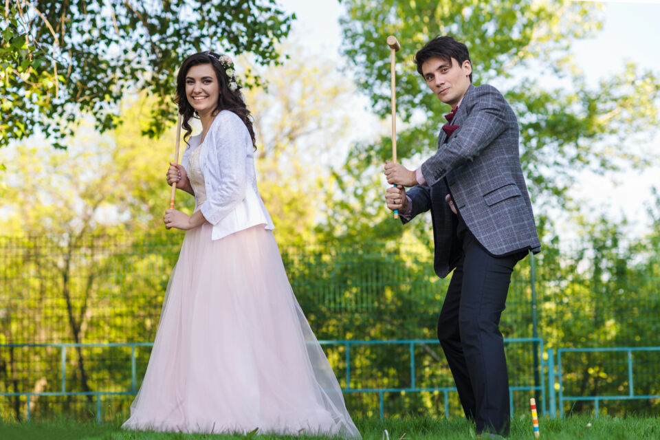 Adobe Stock - Photo d'illustration - Les jeux extérieurs et physiques comme animation de mariage est une occasion pour que vos invités sesurpasse ensemble et créer des souvenirs qui seront graver dans la mémoire de tout un chacun !