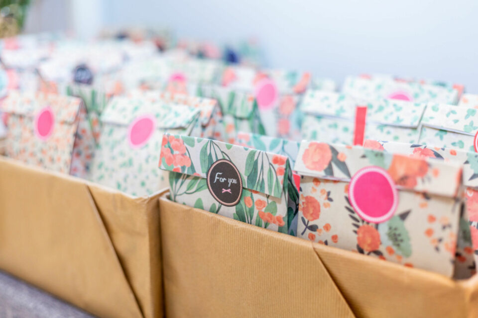 Adobe Stock - Photo d'illustration - Offrir des faveurs de mariage dématérialisées est une manière pour les mariés de remercier leurs convives en sortant de l'ordinaire. Une attention qui devrait toucher (tous) vos invités.