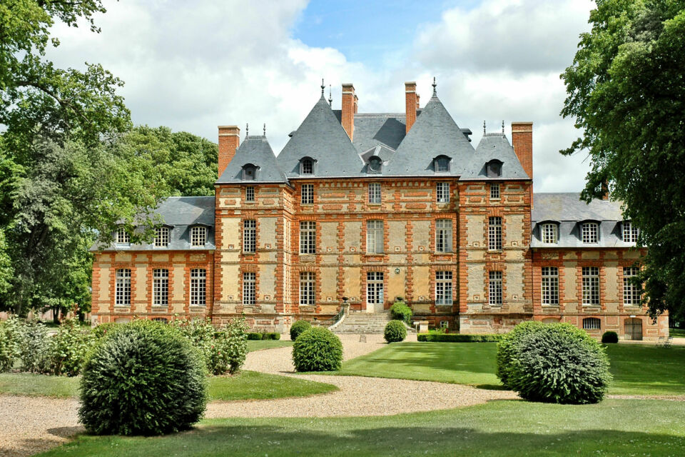 ABC - Salles - DR -  Situé en Normandie, le Château de Fleury-la-Forêt, bâtisse historique remontant au XIIe siècle, fait partie de ces établissements entouré d'une nature luxuriante et offrant un cadre féérique et majestueux pour célébrer un mariage et honorer une décoration à la hauteur du lieu et de l'événement. 