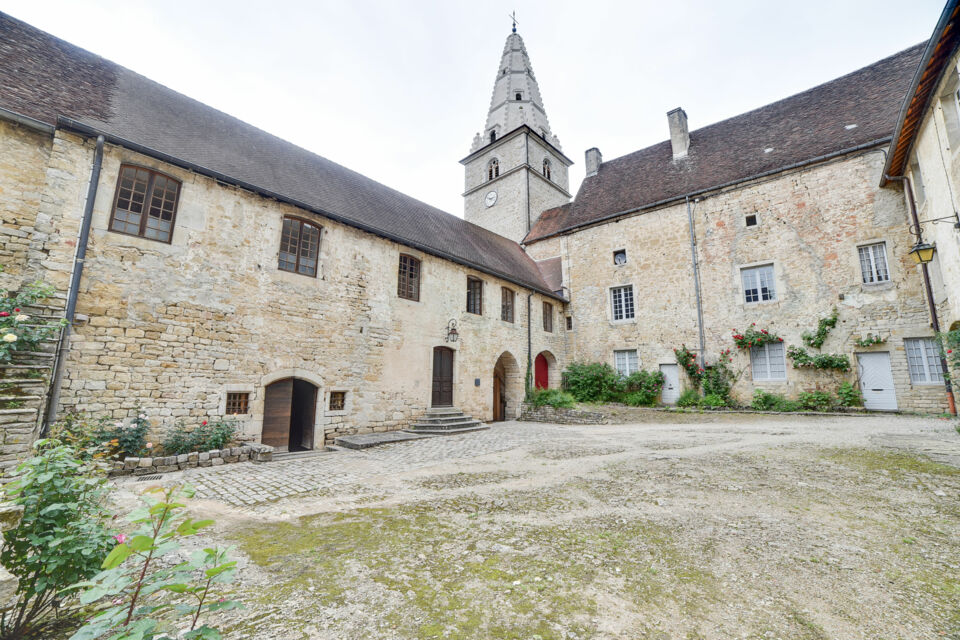 ABC Salles – DR - Avec la Salle des Chanoines, située au cœur de l'Abbaye de Baume-les-Messieurs, profitez d'un cadre historique et authentique, idéal pour vos mariages, réunions et événements privés. 