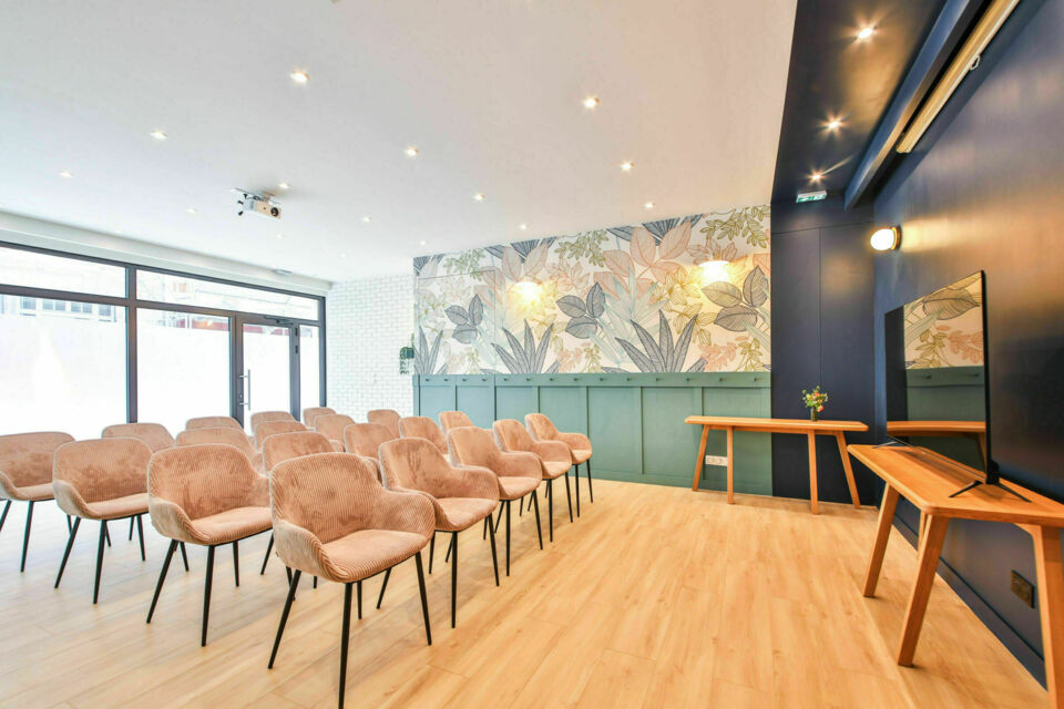ABC Salles – DR – Friends Montparnasse, établissement situé à Paris et dédié à tout genre de rassemblements professionnels, se présente comme un excellent choix pour organiser vos conférences.   