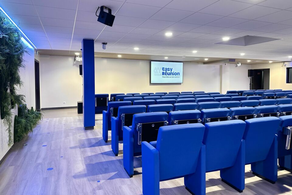 ABC Salles – DR – Espace Chapel, auditorium moderne au cœur de Paris ouvre ses portes pour toutes vos conférences dans un cadre propice à la créativité et l’échange.  