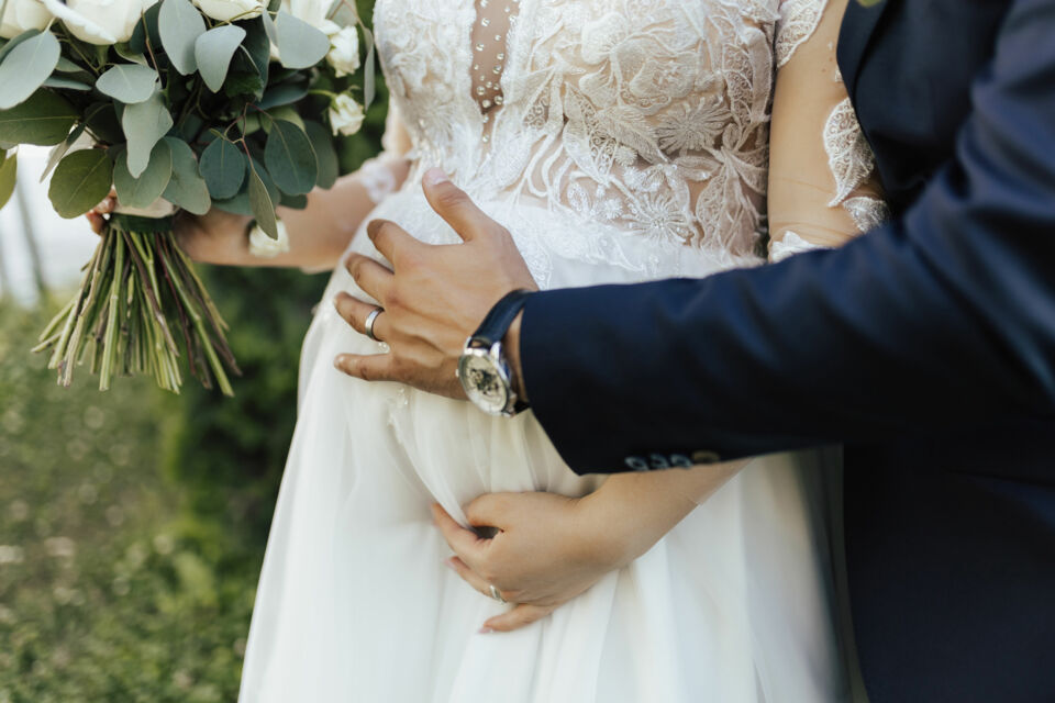 Adobe Stock - Photo d'illustration -  Instant magique : un mariage célébré sous le signe de l’amour et de la naissance, où l’arrivée inattendue d’un bébé crée une double émotion inoubliable. 
