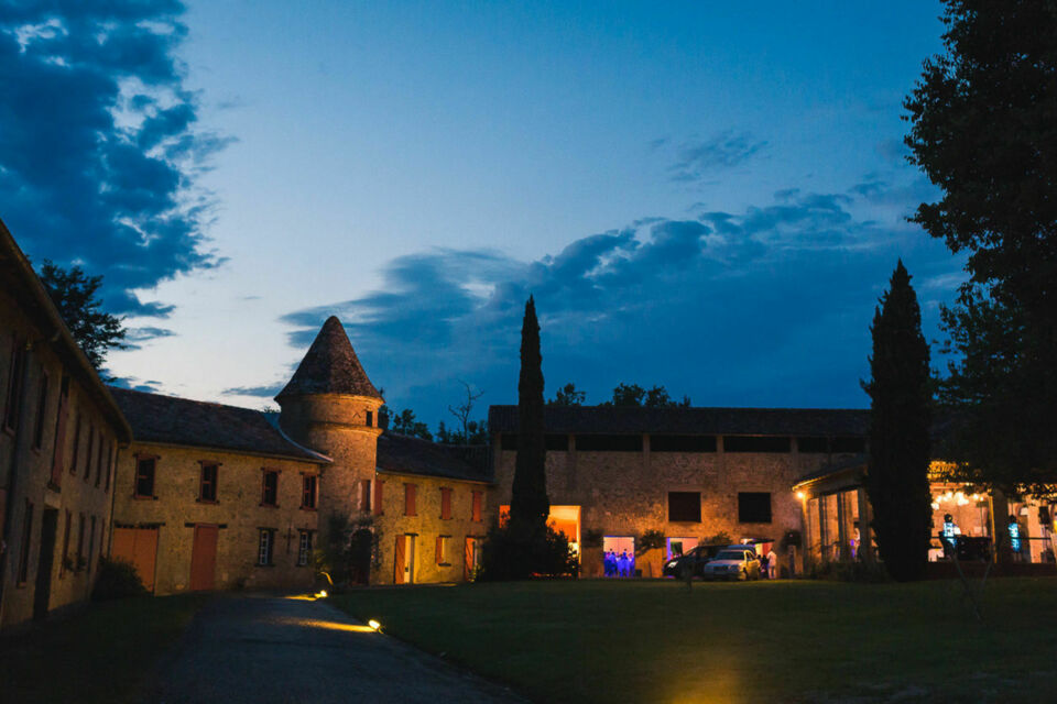 ABC Salles - DR - Le Château de Castex-d'Armagnac, avec ses tours et remparts historiques, crée l'ambiance parfaite pour une fête d'Halloween terrifiante et mémorable, entourée de mystère. 