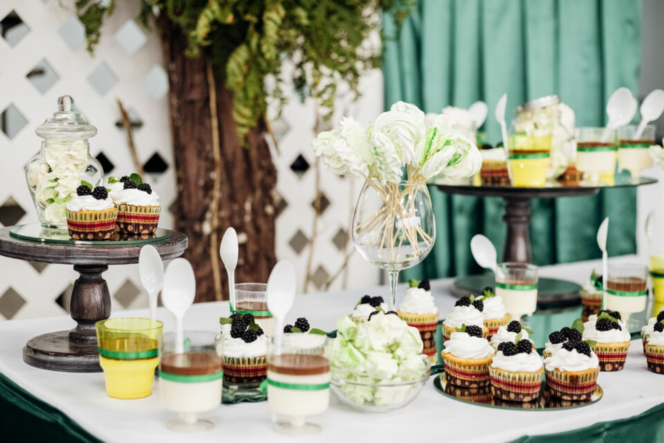 Adobe Stock - Photo d'illustration - Incontournable des réceptions de mariage ( mais pas que), le Candy Bar cède peu à peu sa place à des alternatives sucrées plus audacieuses.