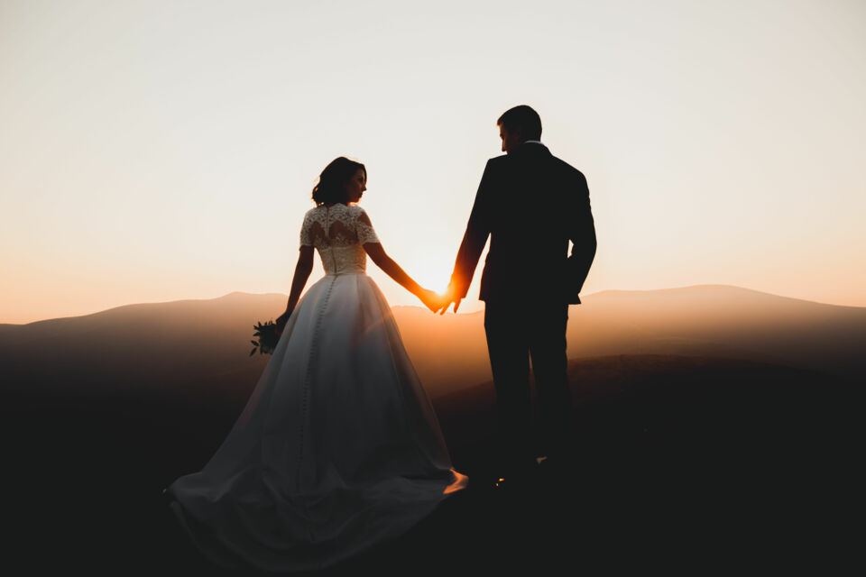 Adobe Stock - Photo d'illustration - Les traditions de mariage au Paraguay mêlent coutumes ancestrales et religieuses, incluant la cérémonie religieuse, les danses folkloriques et la préparation de repas coutumier.
