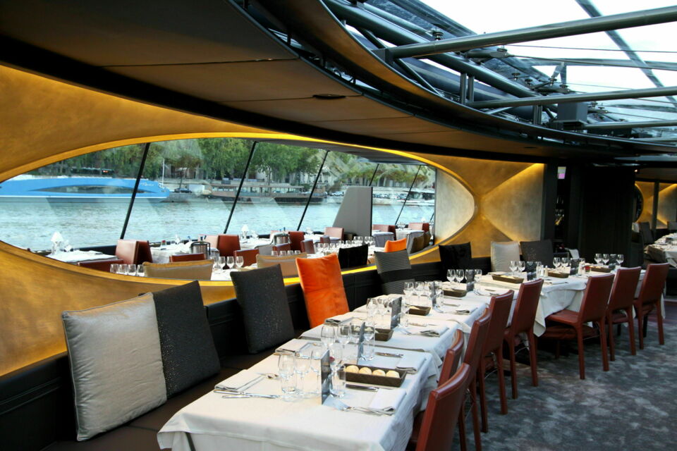 ABC Salles – DR - Sur la Seine, Le Cristal II offre un cadre élégant et raffiné, parfait pour des événements d’entreprise uniques avec vue panoramique et ambiance conviviale. 