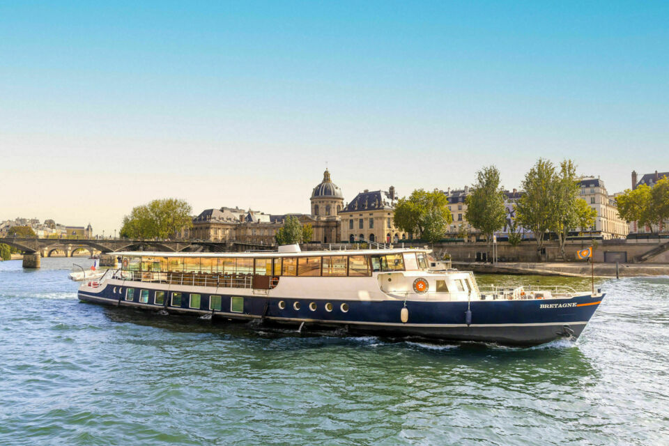 ABC Salles – DR - Le Bretagne, un yacht d’exception sur la Seine, alliant charme intemporel et modernité, parfait pour vos événements d’entreprise raffinés. 