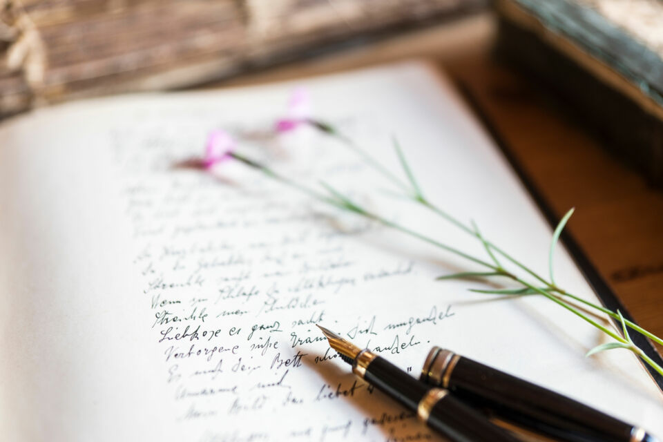 Adobe Stock - Photo d'illustration - Écrire une lettre à soi-même, un geste simple mais puissant, s’impose aujourd’hui comme une pratique révélatrice, tant en développement personnel qu’en événementiel, en créant des liens profonds et émouvants.