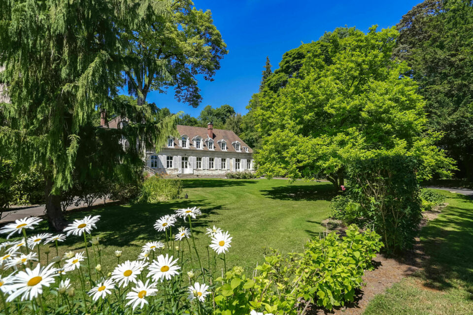 ABC Salles – DR - Le Château de Naours, une demeure du XVIIIe siècle nichée au cœur d’un parc verdoyant, offre un cadre idyllique pour des réceptions élégantes et inoubliables. 