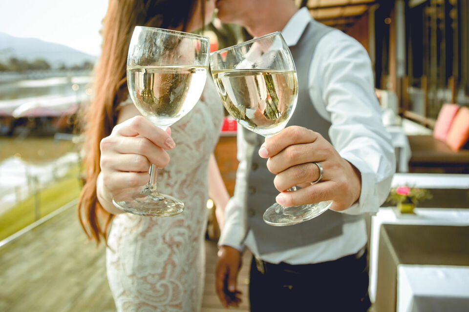 Adobe Stock - photo d'illustration - La coupe de mariage est un rappel intemporel des valeurs d’amour, de partage et de prospérité.