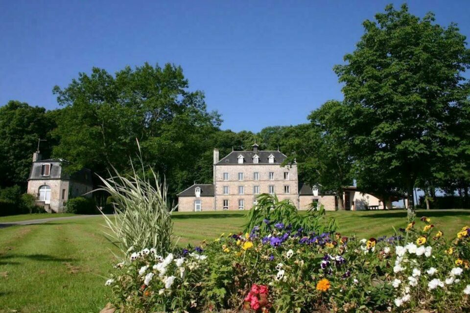 ABC Salles – DR - Le Domaine de Pont-Ramond offre un cadre naturel enchanteur avec ses 52 couchages, sa salle de réception modulable et son parc sécurisé pour des événements uniques. 