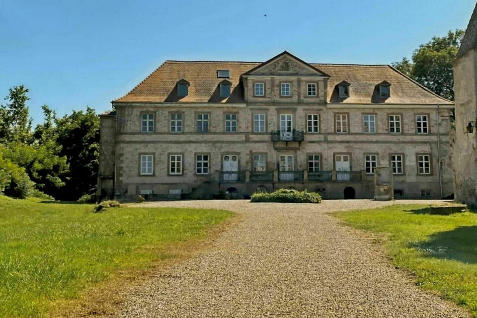 ABC Salles – DR - Un mariage de prestige au cœur du Grand-Est, où élégance et histoire se rencontrent dans le cadre enchanteur du Château de Niedernai, pour une réception mémorable.