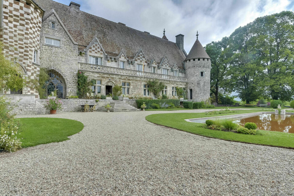 ABC Salles - DR - Vivez un mariage magique dans le Château d'Hattonchâtel, un cadre historique en Lorraine, offrant des vues imprenables et une atmosphère authentique pour un événement inoubliable.