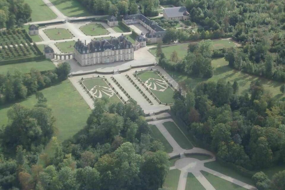 ABC Salles – DR - Un château empreint d’histoire, offrant un cadre intime et majestueux pour votre réception de mariage dans le Grand-Est, avec des espaces parfaits pour des moments d’exception.